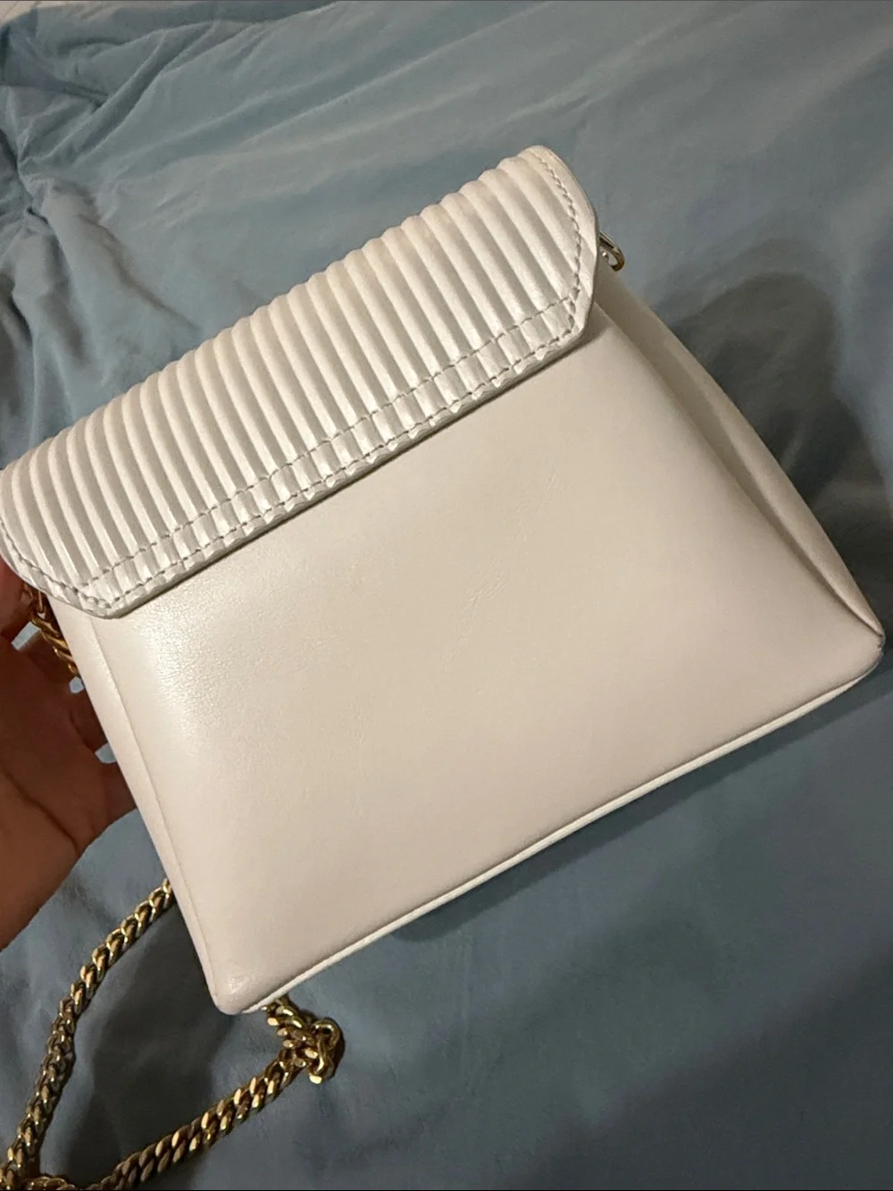Elegant Cream Crossbody with Gold Chain and Textured Flap